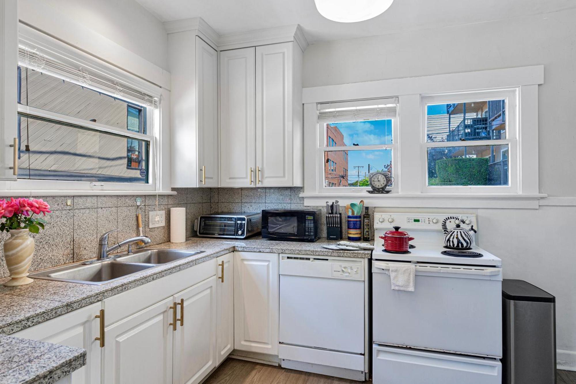 Vintage 3 Bedroom Home In Prime Eastlake Seattle With Private Parking Exterior foto