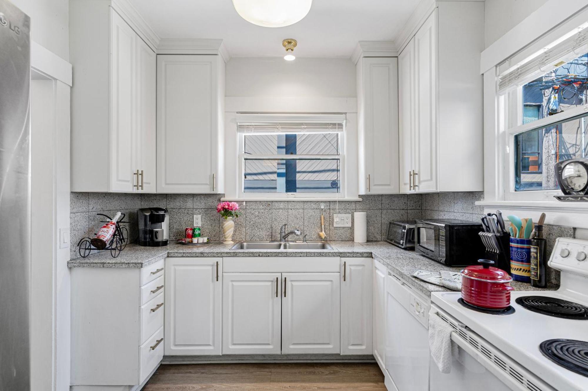 Vintage 3 Bedroom Home In Prime Eastlake Seattle With Private Parking Exterior foto