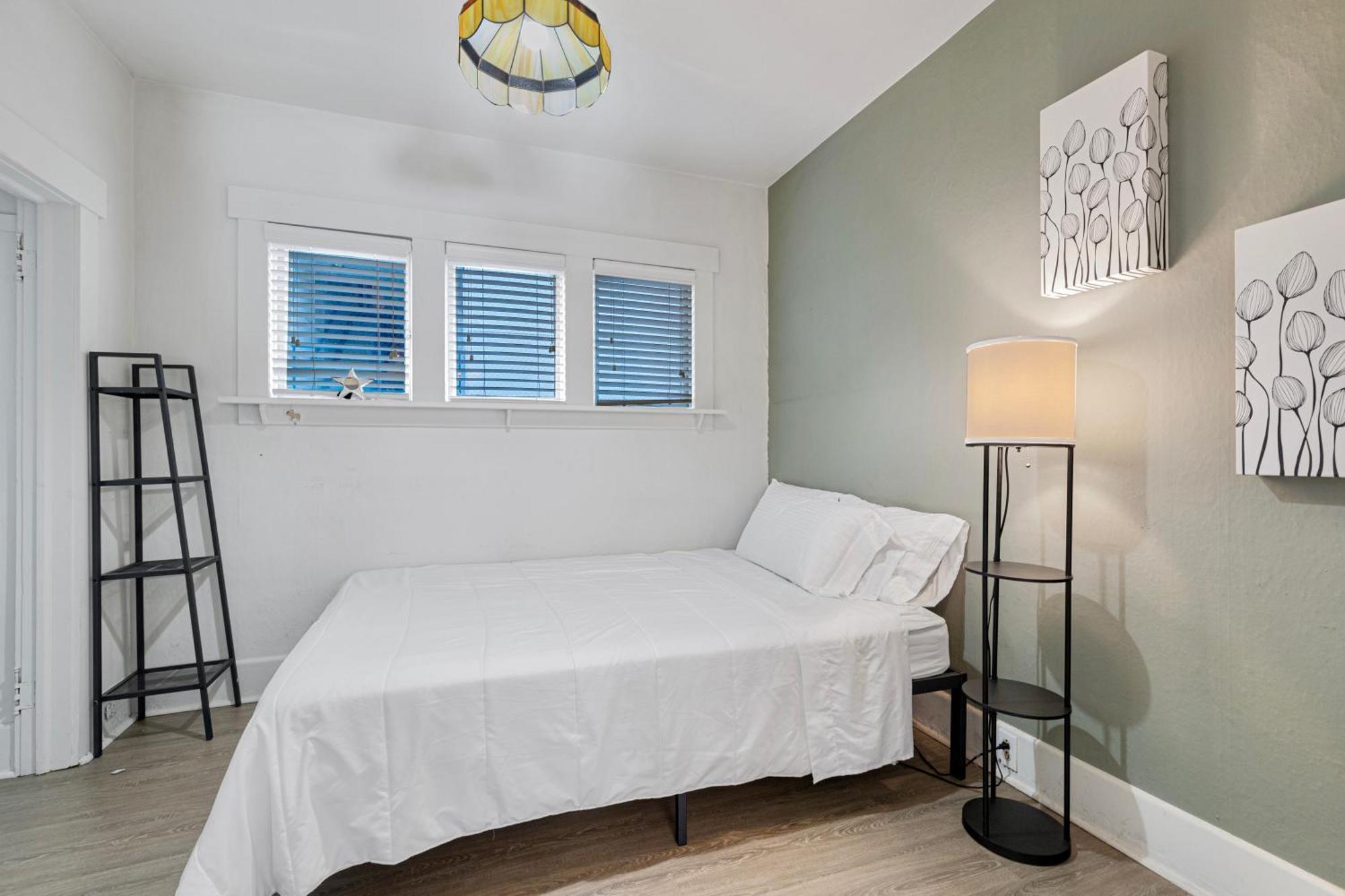 Vintage 3 Bedroom Home In Prime Eastlake Seattle With Private Parking Exterior foto